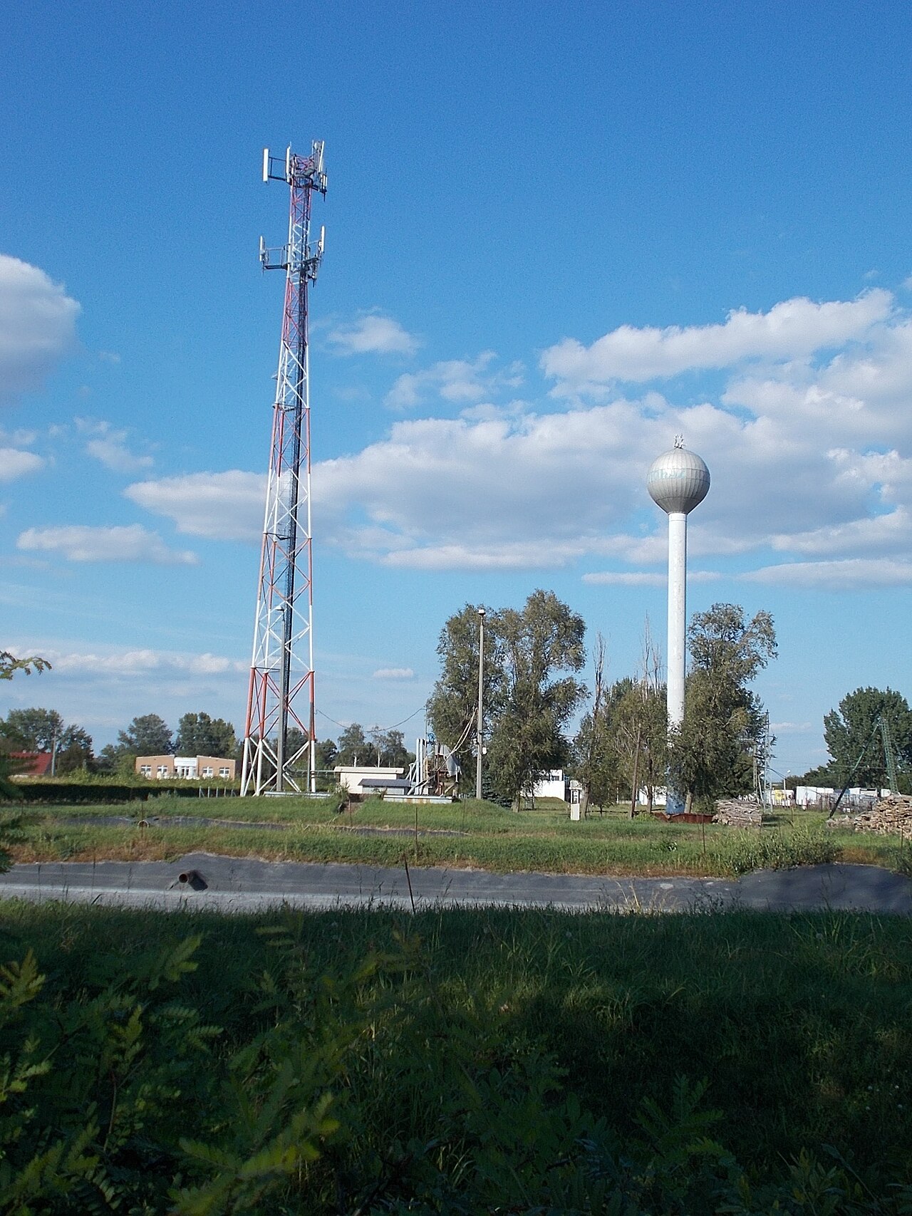 Cellular base station tower of the kind a commercial vehicle relies on for its 4G video upload