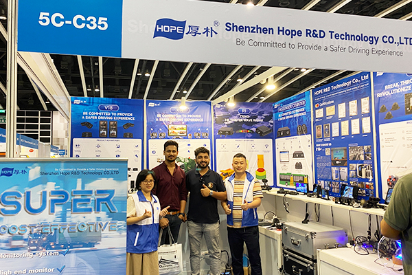 HOPE 厚朴 stand at a commercial vehicle electronics exhibition